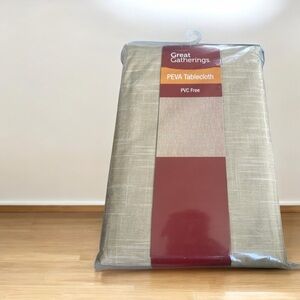 Great Gatherings New PEVA tablecloth, tan, woven, rectangle, 60 inches picnic